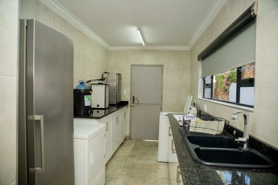 6 Bedroom Property for Sale in Wilkoppies North West